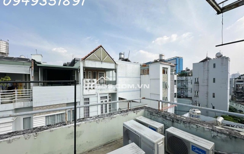  NHÀ CHDV - 12 PHÒNG - 2 MẶT THOÁNG - HẺM Ô TÔ NƠ TRANG LONG P7 BÌNH THẠNH