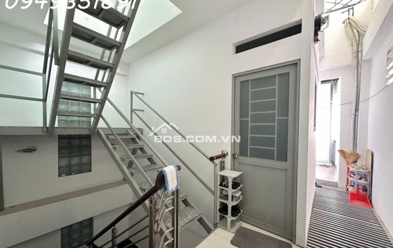  NHÀ CHDV - 12 PHÒNG - 2 MẶT THOÁNG - HẺM Ô TÔ NƠ TRANG LONG P7 BÌNH THẠNH