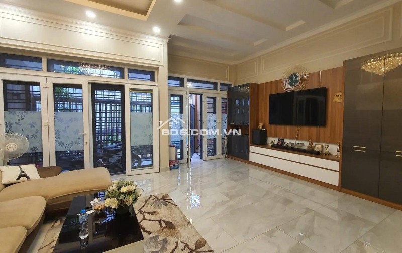 114m2 ngang 6.5m, hẻm thông Hai Bà Trưng, Q1, 4 tầng SHR, giá 28.5 tỷ, đầu tư kinh doanh hiếm