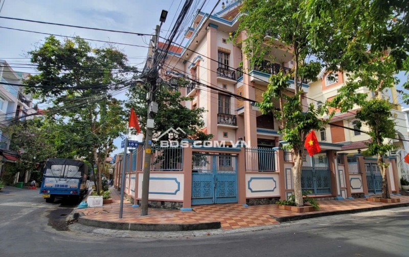 Biệt thự góc siêu vip khu bộ công an quận 7 , 39 tỷ !!!!!!!!!