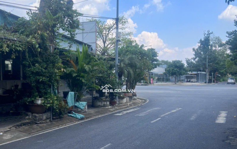 An cư Kdc Phú Xuân nhà phố 1 trệt 2 lầu , úp mái , mt trục chính 20m , giá 11,5 tỷ