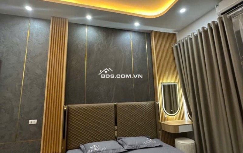 BẤT NGỜ! Bán nhà Văn Quán - phân lô,ô tô đỗ cửa, thang máy , nội thất xịn, 40m2, 13 tỷ