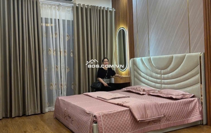 BẤT NGỜ! Bán nhà Văn Quán - phân lô,ô tô đỗ cửa, thang máy , nội thất xịn, 40m2, 13 tỷ