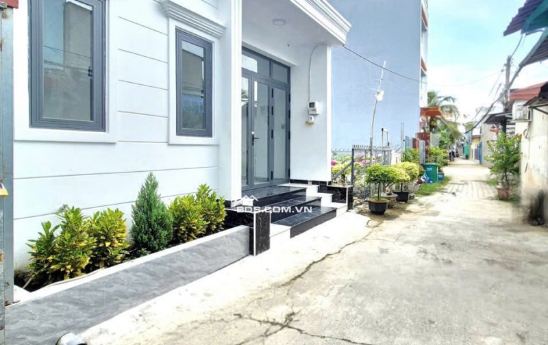 Nhà cấp 4 diện tích gần 90m² chỉ % tỷ 9, hẻm ô tô 1627 Huỳnh Tấn Phát, Q7