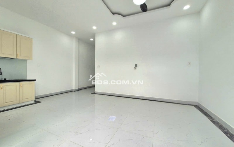 Nhà cấp 4 diện tích gần 90m² chỉ % tỷ 9, hẻm ô tô 1627 Huỳnh Tấn Phát, Q7