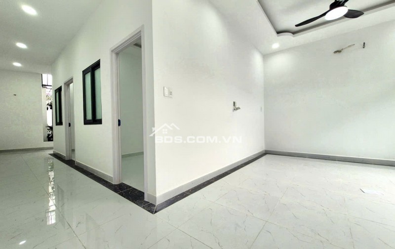 Nhà cấp 4 diện tích gần 90m² chỉ % tỷ 9, hẻm ô tô 1627 Huỳnh Tấn Phát, Q7