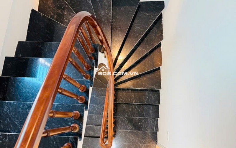 Bắt Đáy ! Bán nhà Bùi Xương, ngõ 3 gác, cách 30m ra ô tô, nhà mới, full nội thất, 35m2, 7.8 tỷ
