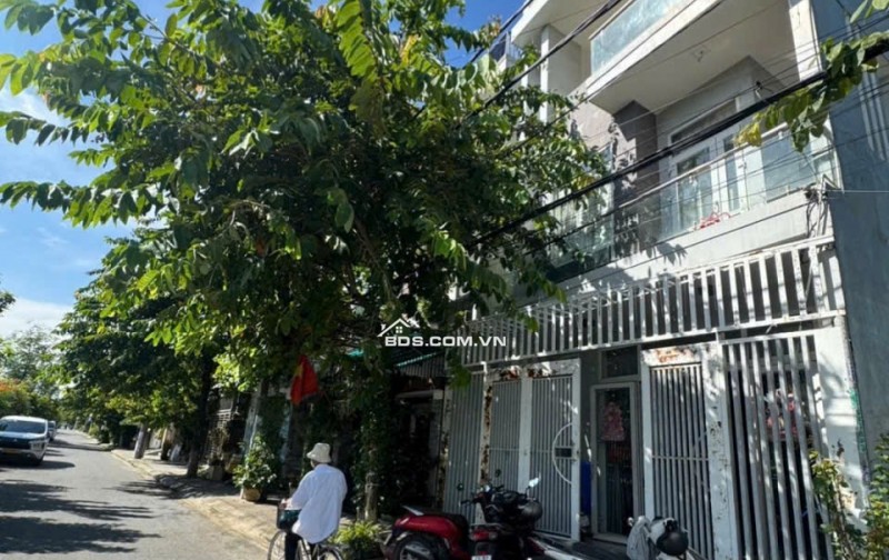 Siêu phẩm nhà 3 mặt tiền đường Trường Chinh nở hậu đang cho thuê.