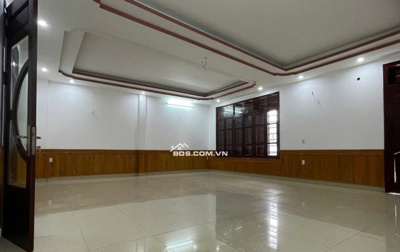 Chính chủ bán nhà mặt phố Hàng Thao, Tp. Nam Định, 175m2