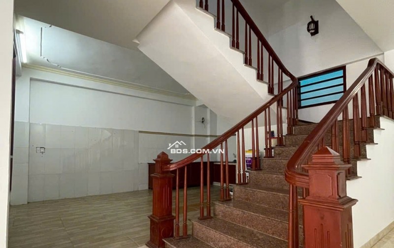 Chính chủ bán nhà mặt phố Hàng Thao, Tp. Nam Định, 175m2