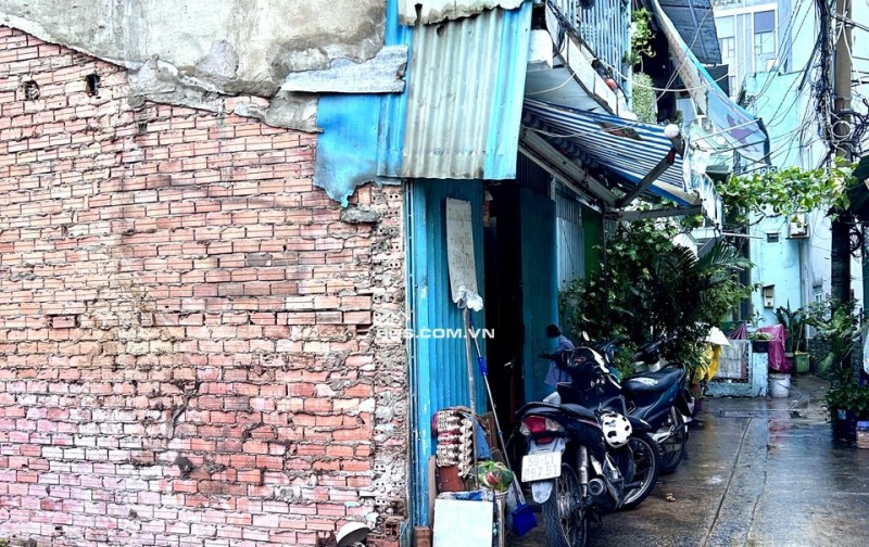 BÁN LÔ ĐẤT NGANG 5.1M- TIỆN XÂY CHDV HOẶC XÂY NHÀ THEO CÔNG NĂNG SŨ DỤNG CỦA CHỦ- TỌA LẠC ĐƯỜNG BẾN VÂN ĐỒN RA HOÀNG DIỆU ĐẾN NGUYỄN TÂT THÀNH.