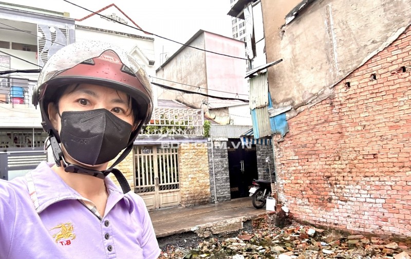 BÁN LÔ ĐẤT NGANG 5.1M- TIỆN XÂY CHDV HOẶC XÂY NHÀ THEO CÔNG NĂNG SŨ DỤNG CỦA CHỦ- TỌA LẠC ĐƯỜNG BẾN VÂN ĐỒN RA HOÀNG DIỆU ĐẾN NGUYỄN TÂT THÀNH.
