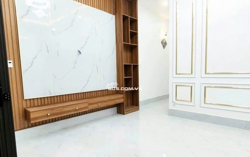 Kẹt tiền cần bán gấp căn nhà ở Đ. Lê Thị Sắc 127m2 SHR giá chỉ 920tr