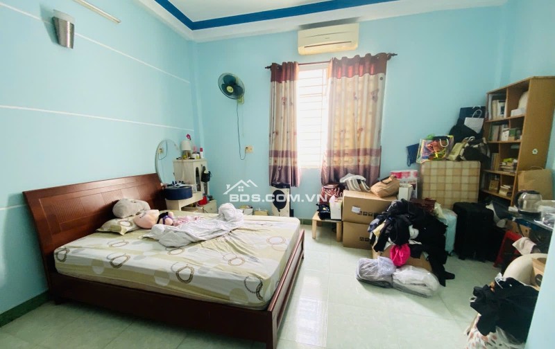 BÁN GẤP Nhà Hẽm Huỳnh Tấn Phát, Quận 7 - Vị Trí Vàng,5x19- 8 ty5