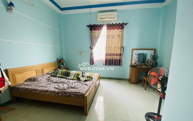 BÁN GẤP Nhà Hẽm Huỳnh Tấn Phát, Quận 7 - Vị Trí Vàng,5x19- 8 ty5