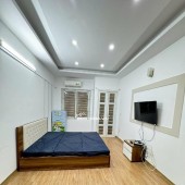Bán nhà Đông Ngạc 42m2, dân xây 5 tầng, ô tô đỗ cửa, cạnh chợ Kẻ Vẽ