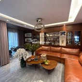 Nhà Đẹp Ô TÔ Vào Nhà, Đường Láng 121m, 5 tầng, mt 7.5m, giá 44 tỷ.