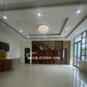 Lô góc Tân Hoà nhà 2 tầng 137 m² gần chợ Tân An