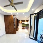 Chính chủ bán nhà Lạc Long Quân – 75m², 5 tầng, ngõ thoáng, giá hấp dẫn