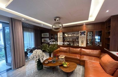 Nhà Đẹp Ô TÔ Vào Nhà, Đường Láng 121m, 5 tầng, mt 7.5m, giá 44 tỷ.