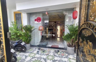 Chính chủ bán nhà 3 tầng kiên cố, rộng rãi – vị trí đẹp đường Huỳnh Tấn Phát, Quận 7