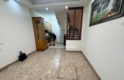 TRUNG TÂM CẦU GIẤY - NHÀ ĐẸP LỘNG LẪY - DÂN XÂY CHẮC CHẮN - 5 TẦNG KIÊN CỐ - VUÔNG VỨC NỞ HẬU