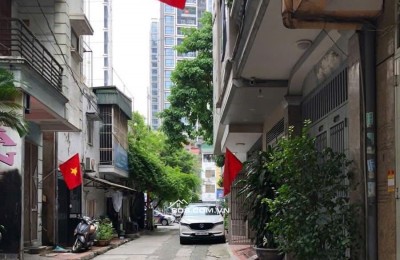 Kim ngưu phân lô ô tô đỗ cửa vào nhà, cách 1 nhà ra mặt phố, xây toà nhà văn phòng dịch vụ