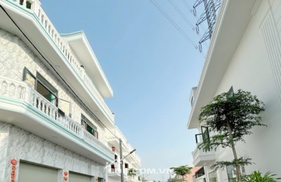 Nhà 1 trệt 1 lầu DTSD:154m2 Thị trấn Tân Hiêp,chủ quyền đầy đủ