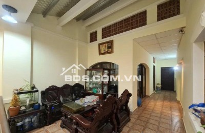 Anh tôi gửi bán gấp nhà Hẻm Xe Hơi Thành Thái, Quận 10 – 12 Tỷ – Nhà 5 Tầng Thang Máy