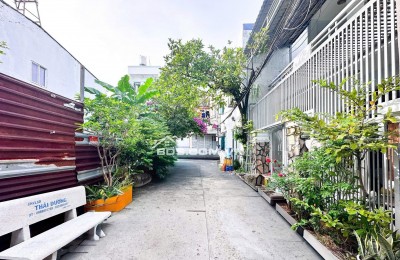 Bán Nhà 1886 – Sổ Hồng Riêng, Hẻm 3.5m, Cách Xe Hơi 50m – Giá 4 Tỷ 950