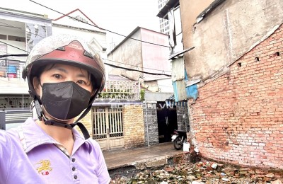 BÁN LÔ ĐẤT NGANG 5.1M- TIỆN XÂY CHDV HOẶC XÂY NHÀ THEO CÔNG NĂNG SŨ DỤNG CỦA CHỦ- TỌA LẠC ĐƯỜNG BẾN VÂN ĐỒN RA HOÀNG DIỆU ĐẾN NGUYỄN TÂT THÀNH.