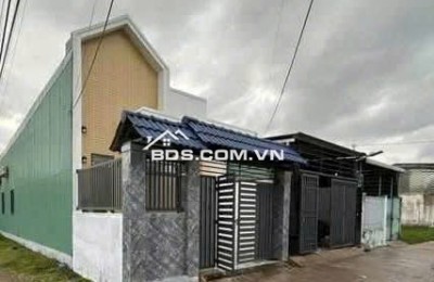 Bỏ ra đúng 1 tỷ - chìa khóa trao tận tay căn nhà gần 90m2 ở Thới Tam Thôn, Hóc Môn siêu đẹp. Đã có sổ hồng riêng
