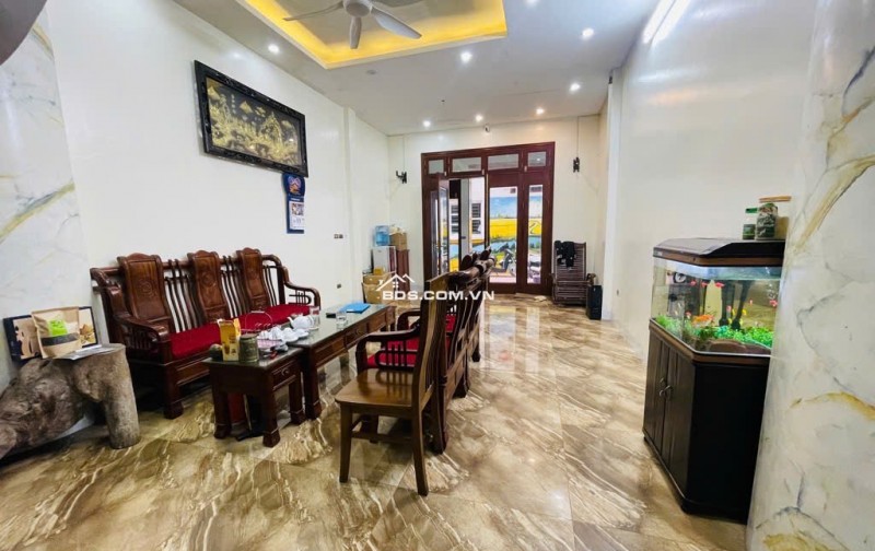 Bán nhà trung tâm Ngô Quyền – Hà Đông | 67m² – Mặt tiền 4,3m – Nhà 4 tầng chắc chắn | Ô tô đỗ cổng – Vài mét ra phố | Giá chỉ 13 tỷ
