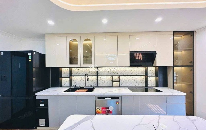 Nhà Đẹp Thang Máy Thịnh Quang 40m, 7 tầng, mt 5.5m,  giá 15.2 tỷ.