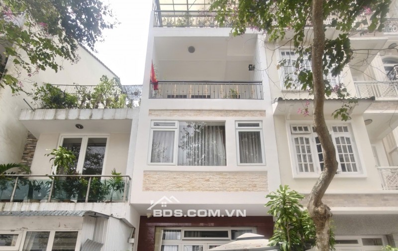 BÁN GẤP NHÀ ĐẸP - VỊ TRÍ VÀNG TẠI ĐÀ LẠT  Cơ hội sở hữu căn nhà mơ ước tại vị trí đắc địa nhất nhì Đà Lạt.