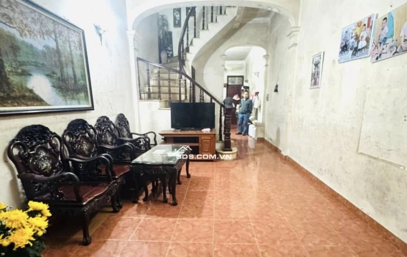 Nhà Đường Cầu Giấy - Phân Lô - Oto 5 Tạ - Ngõ Thông KD - 65mx5T - MT 4M - 15 Tỷ