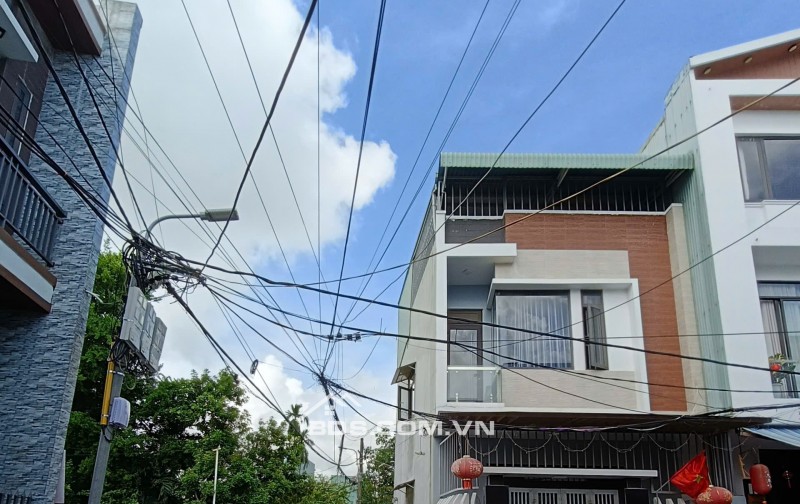 Bán nhà 2 mặt kiệt Ô TÔ thảm nhựa, Nhà 2,5 tầng kiệt Tôn Đức Thắng