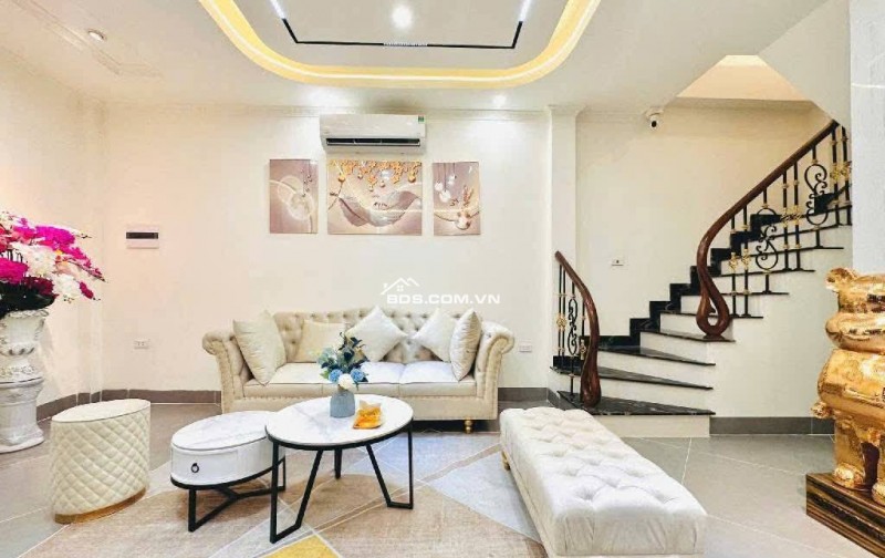 Nhà Đẹp Thang Máy Thịnh Quang 40m, 7 tầng, mt 5.5m,  giá 15.2 tỷ.