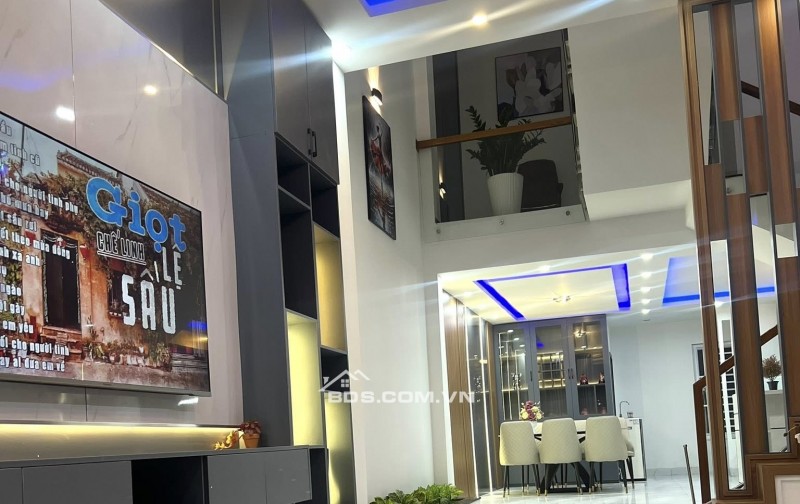 Bán nhà 3 tầng Full nội thất- đường Vũ Quỳnh - SÁT BIỂN