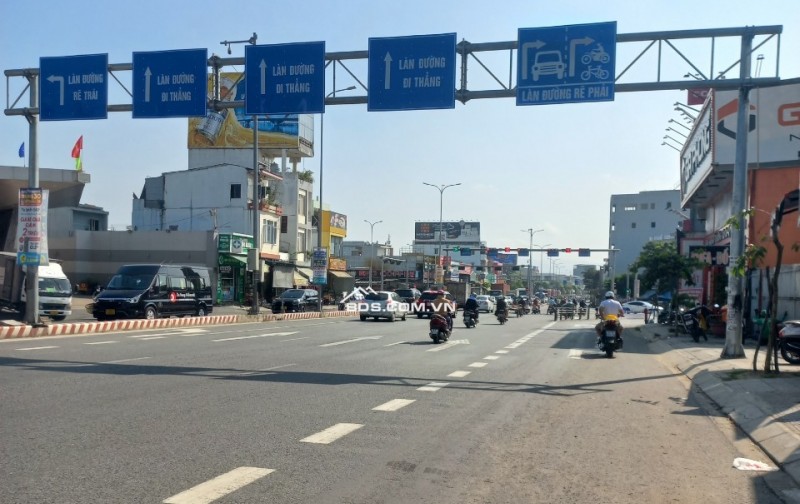 Bán nhà 2 tầng 2 mặt tiền đường Tôn Đức Thắng - Sát bến xe Trung tâm TP