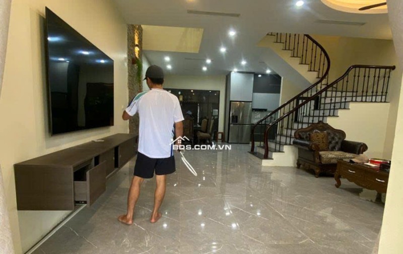  Nhà Dương Quảng Hàm – 106m² – 5 Tầng – MT 10m – Ô Tô Tránh – Gần Phố Nguyễn Khánh Toàn