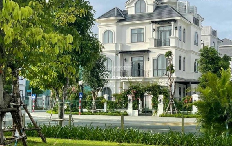 Cần bán biệt thự Mỹ đình 2 ,Nam Từ Liêm ,Hà Nội .DT 200m2 nhìn ra vườn hoa nhỉnh 59 tỷ