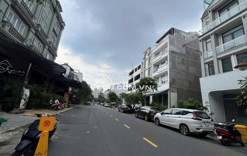 Bán nhà phồ Hưng Gia PMH Q7 giá chỉ có 28,5tỷ full nội thất đẹp, có thang máy.