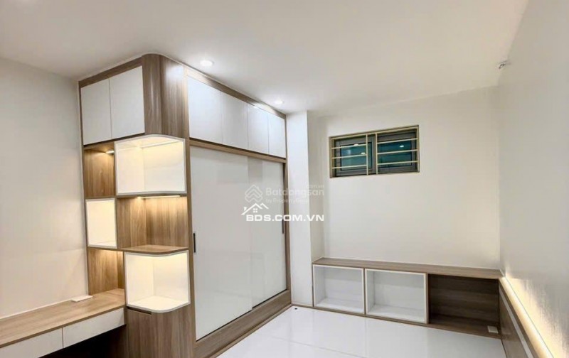 Em cần bán gấp CH 75m2 (3PN 2WC)- 5.5 tỷ ,view đẹp tại KĐT Mễ Trì Hạ, sẵn sổ, full đồ, có slot