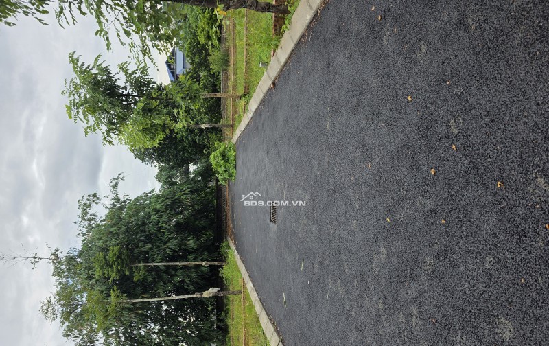 Cần bán đất hòa lạc nằm tại trung tâm đô thị vệ tinh  gần ga metro gần đh quốc gia lh 0987150666 e gửi tt chi tiết ạ.