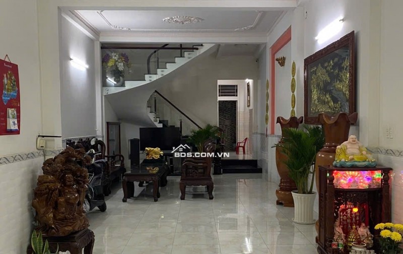 Bán nhà mặt tiền 3 lầu 5PN số 22 Quách Hữu Nghiêm Q.Tân Phú