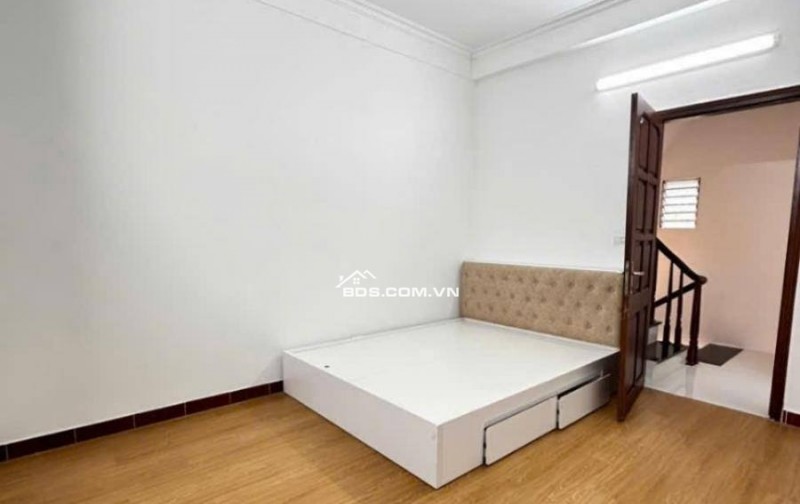 NHÀ PHÂN LÔ ĐƯỜNG CẦU GIẤY - OTO 5 TẠ ĐỖ CỬA - NGÕ NÔNG - GẦN PHỐ - FULL NỘI THẤT - DT 30m2x4T MT4M - 8.5TỶ