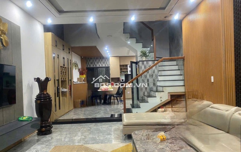 Bán nhà 3 tầng đường Phùng Chí Kiên - Sát Kinh Dương Vương