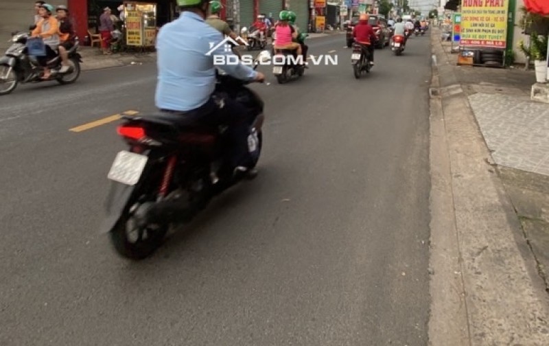 Mặt tiền Mã Lò nhộn nhịp quá, nhiều vị trí đẹp để đầu tư...