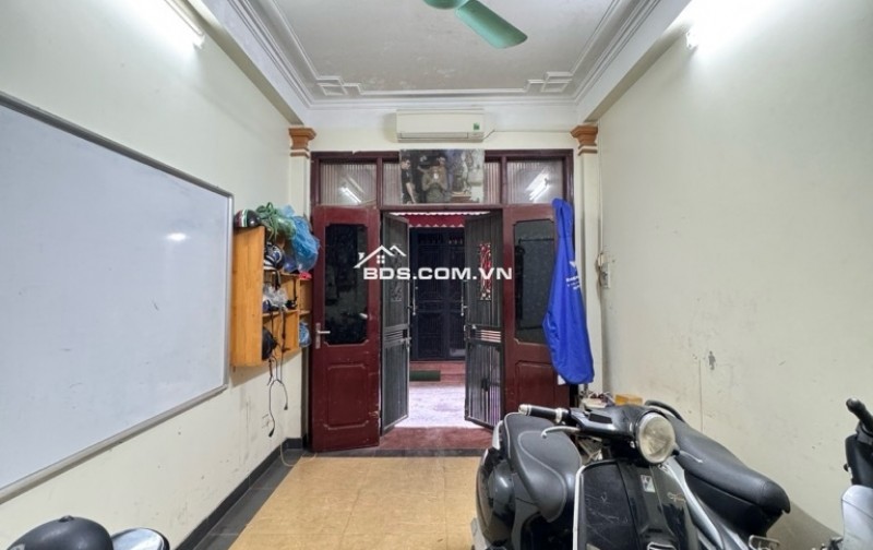 MẶT NGÕ Ô TÔ TRÁNH